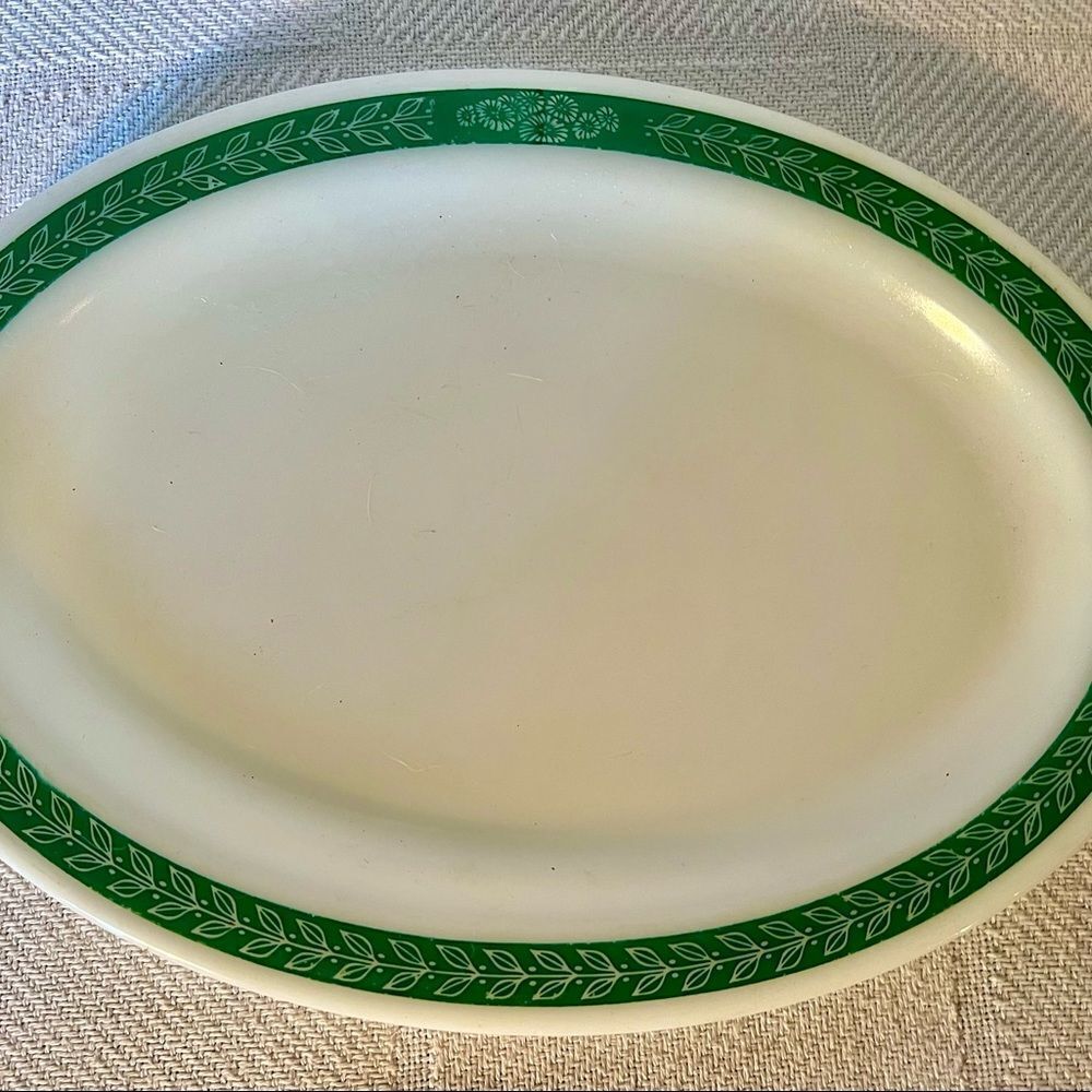 Vintage Pyrex Tableware Green Laurel Leaf Oval Double Tough Plastic Platter GVC.